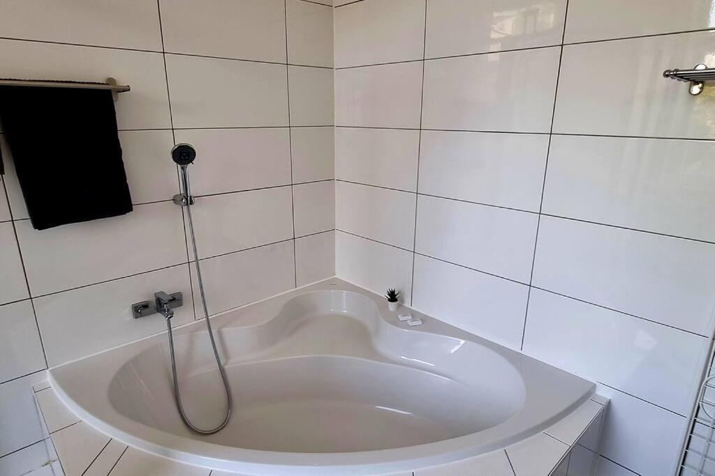 Apartment Free Parking Wlan Badewanne Hauptbahnhof Roter Faden